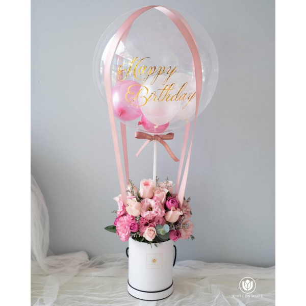ballon bouquet With flowers and customized ballon